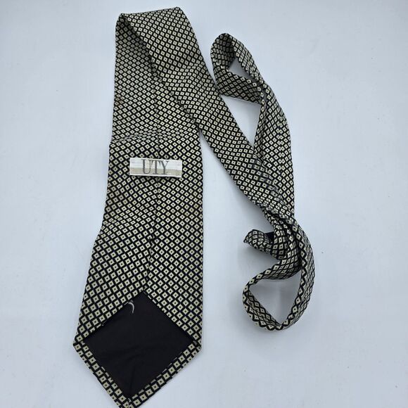 Mens Necktie 100% Polyester UTY Made USA Fabric Geometric Pattern 60 X 4 Inch - Picture 3 of 6